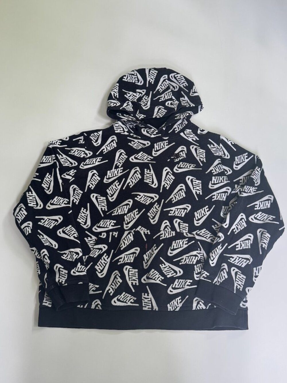 Nike Logo Print Black & White Youth XL Essentials Cotton Hoodie Pullover Sweat